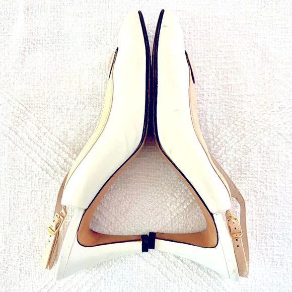 Salvatore Ferragamo Two Tone Cream Slingback Pumps Vintage Style Size 9 - Picture 5 of 9